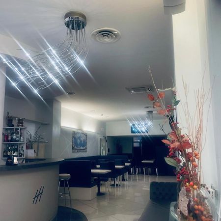 Hotel Holiday- Alla Finestrella Bologne Extérieur photo