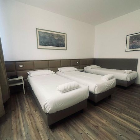 Hotel Holiday- Alla Finestrella Bologne Extérieur photo