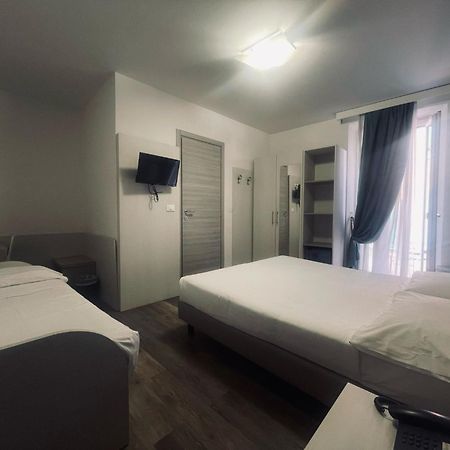 Hotel Holiday- Alla Finestrella Bologne Extérieur photo