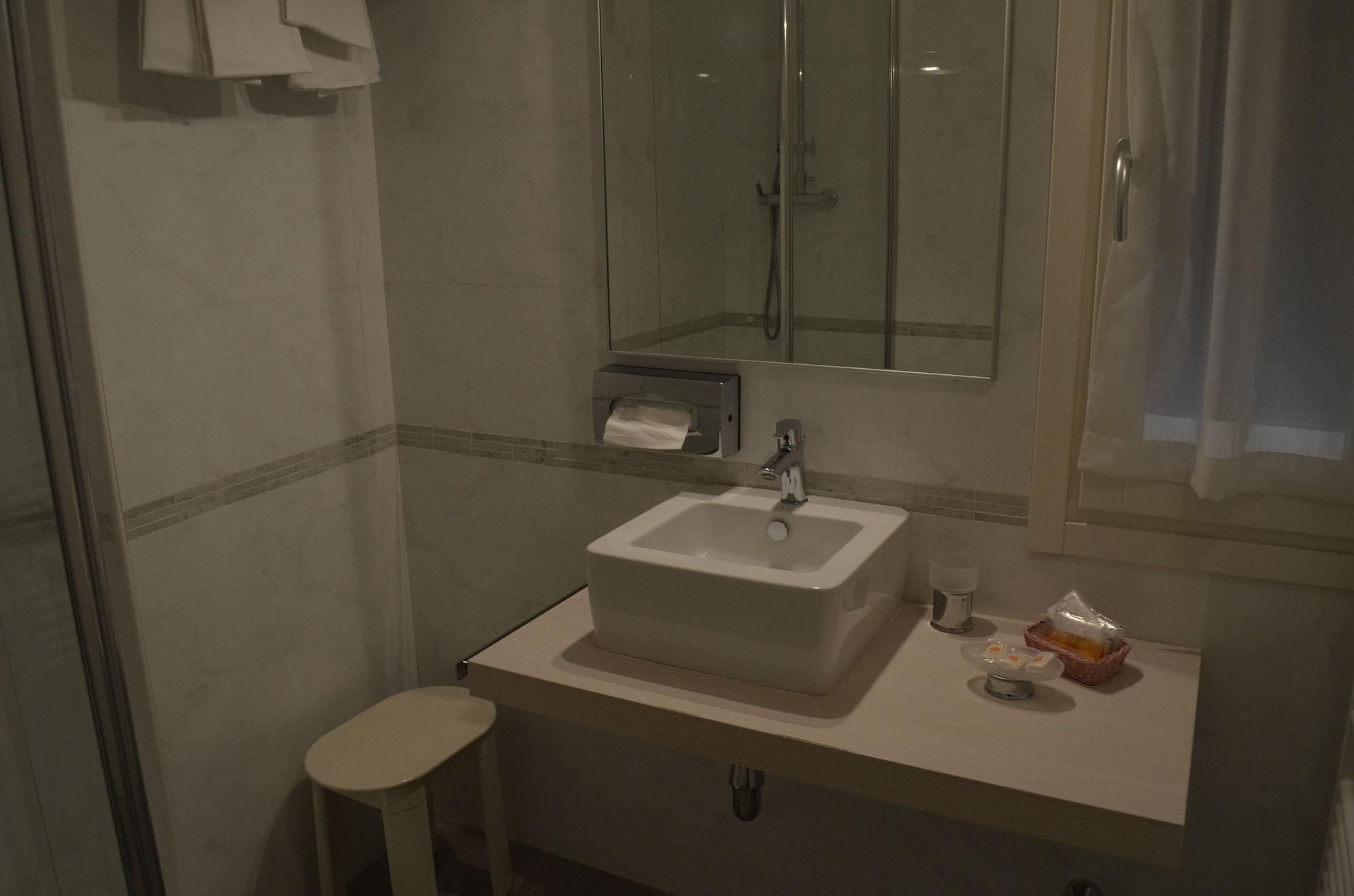 Hotel Holiday- Alla Finestrella Bologne Extérieur photo