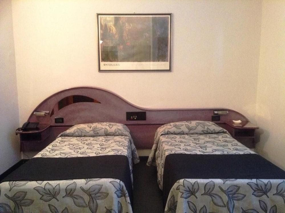 Hotel Holiday- Alla Finestrella Bologne Extérieur photo