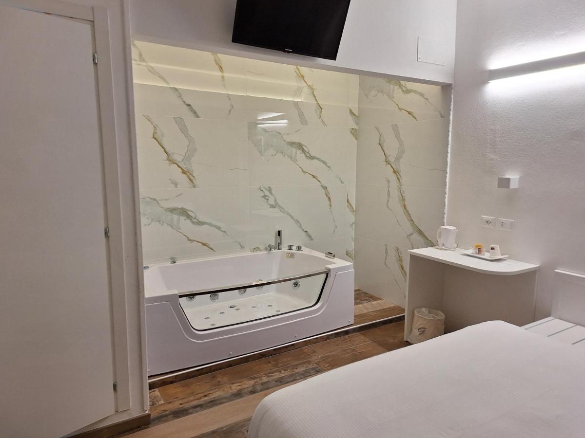 Hotel Holiday- Alla Finestrella Bologne Extérieur photo