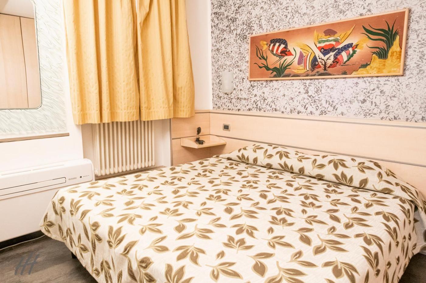 Hotel Holiday- Alla Finestrella Bologne Extérieur photo
