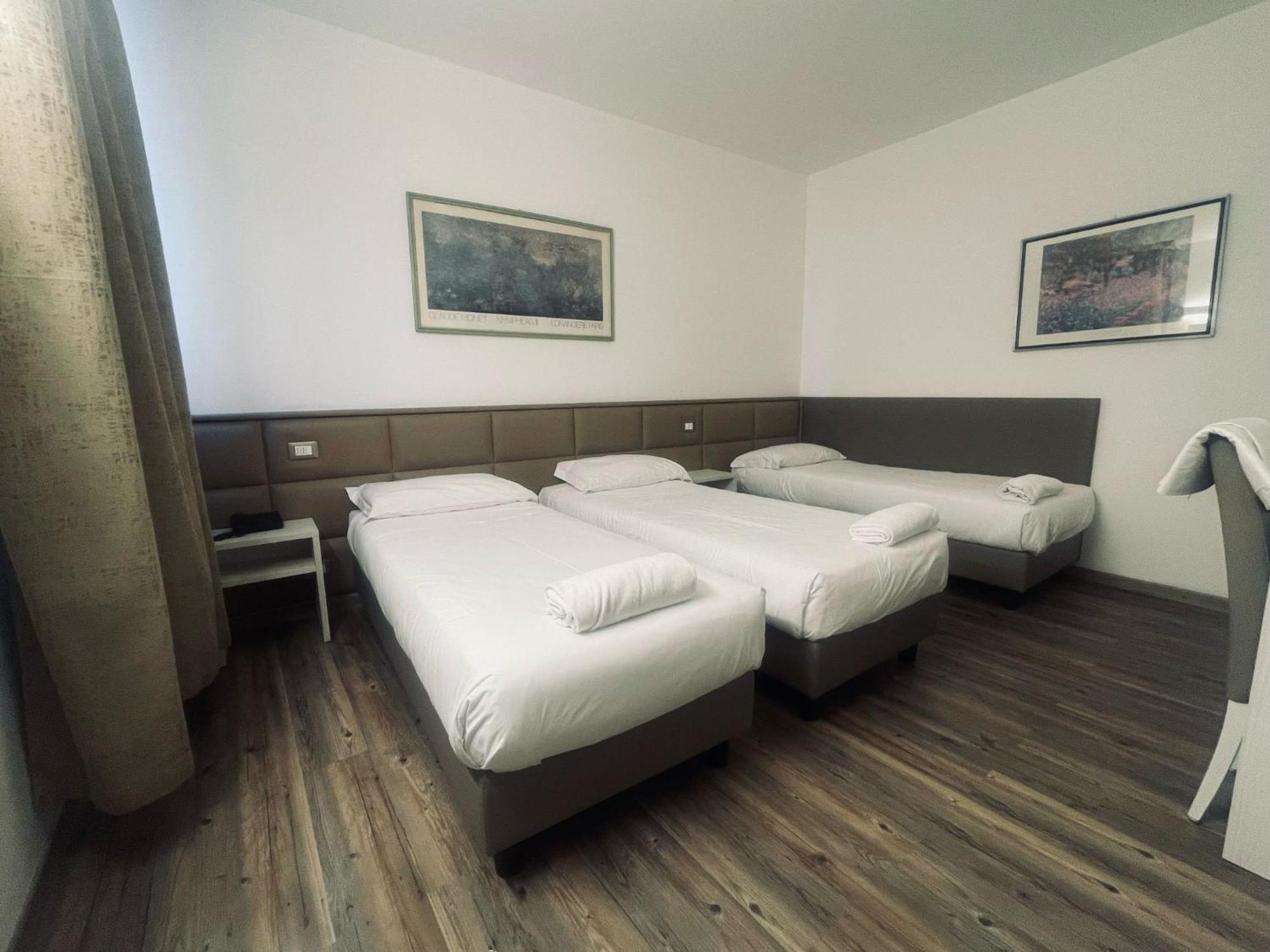 Hotel Holiday- Alla Finestrella Bologne Extérieur photo