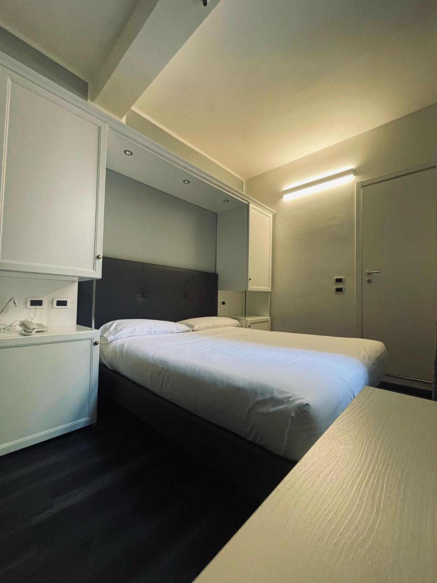 Hotel Holiday- Alla Finestrella Bologne Extérieur photo