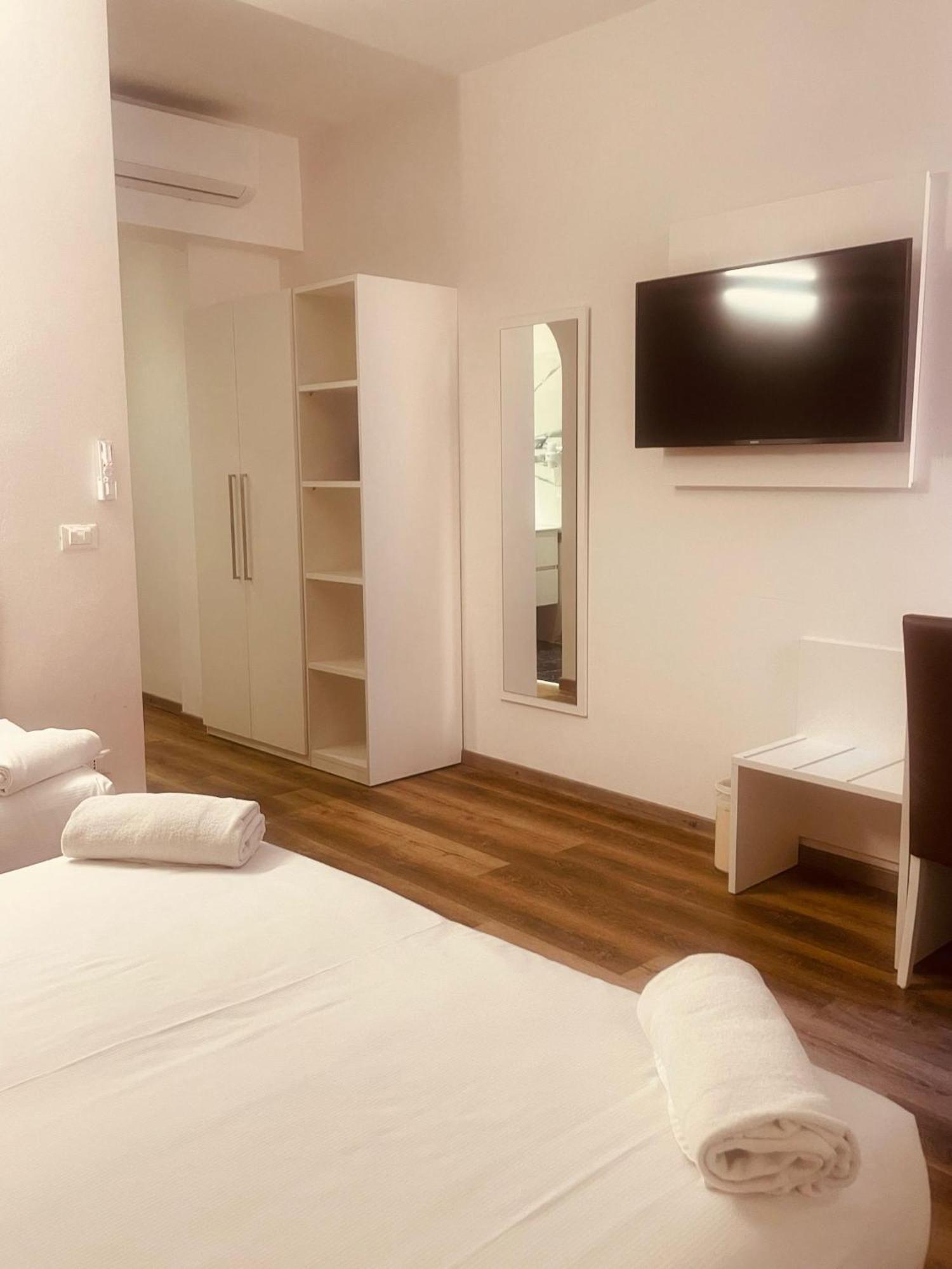 Hotel Holiday- Alla Finestrella Bologne Extérieur photo