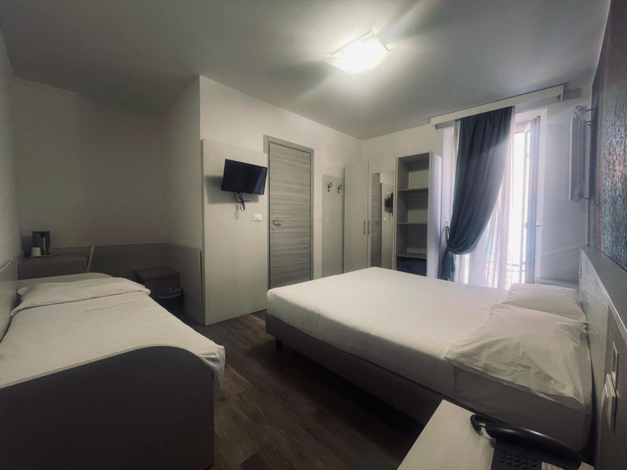 Hotel Holiday- Alla Finestrella Bologne Extérieur photo