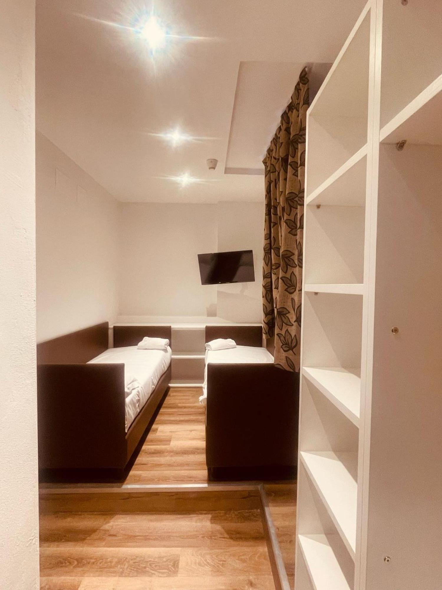 Hotel Holiday- Alla Finestrella Bologne Extérieur photo