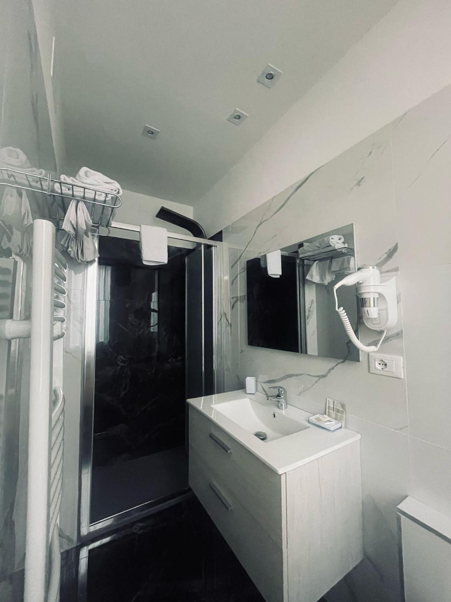 Hotel Holiday- Alla Finestrella Bologne Extérieur photo