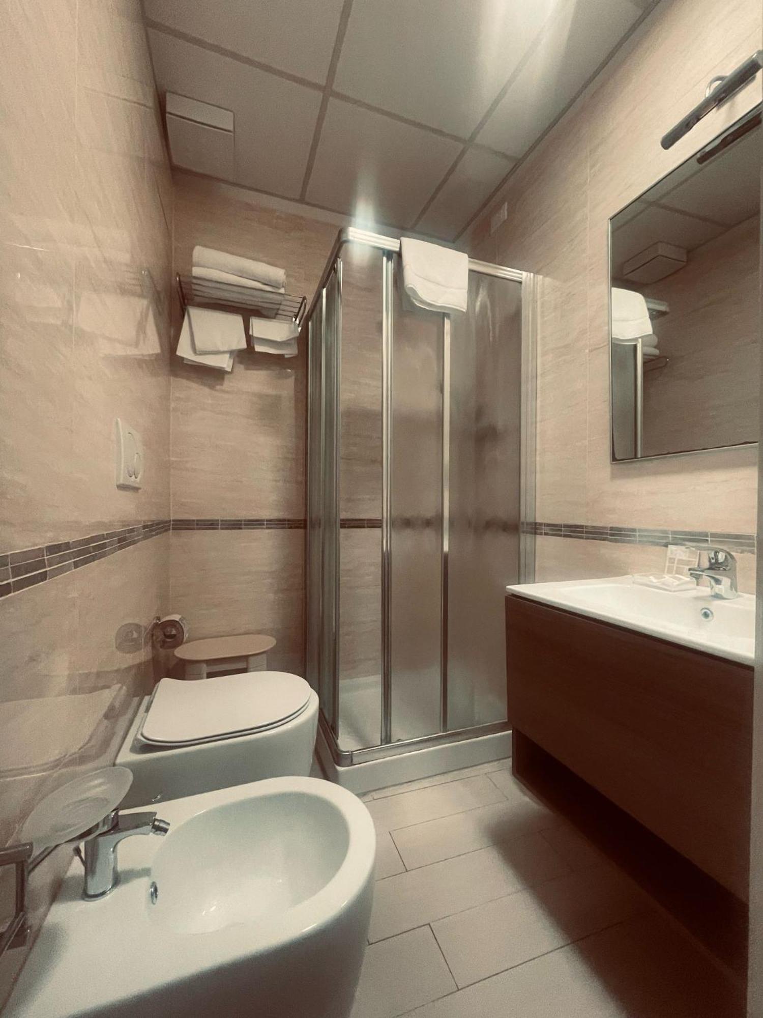 Hotel Holiday- Alla Finestrella Bologne Extérieur photo