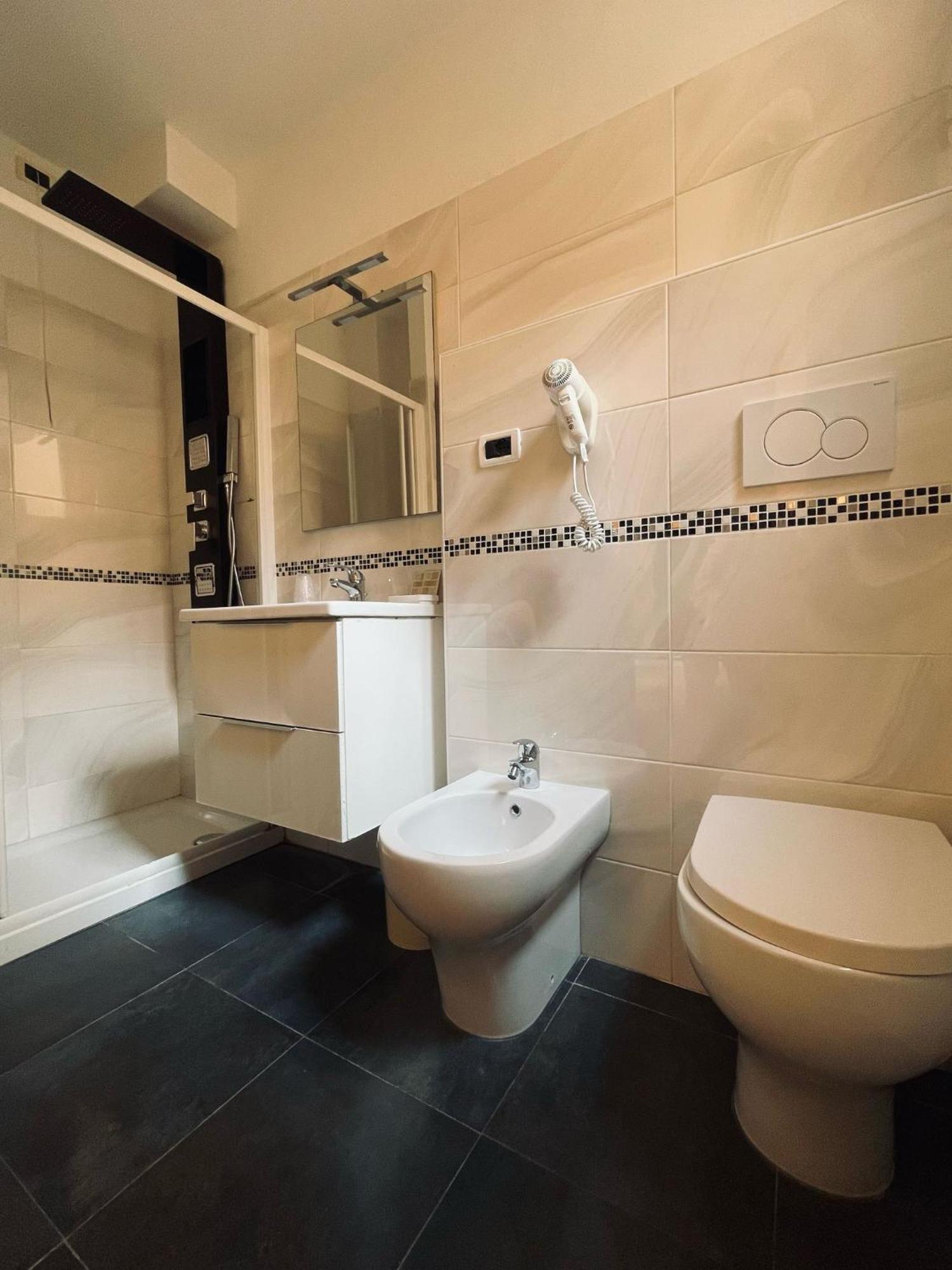 Hotel Holiday- Alla Finestrella Bologne Extérieur photo