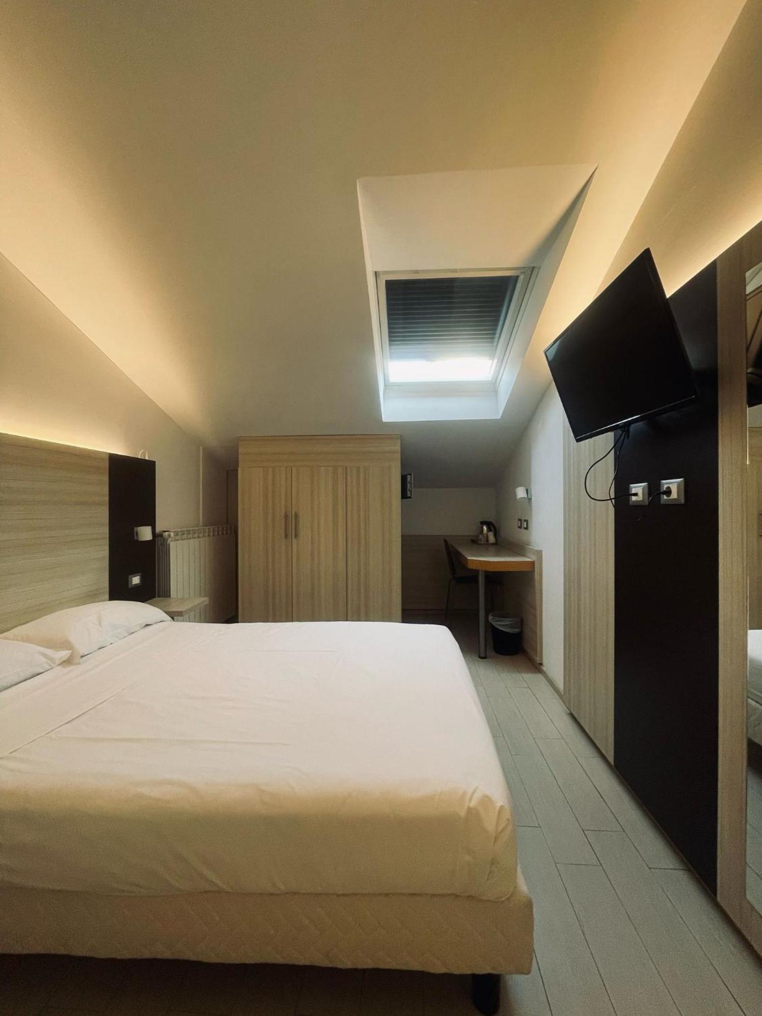 Hotel Holiday- Alla Finestrella Bologne Extérieur photo