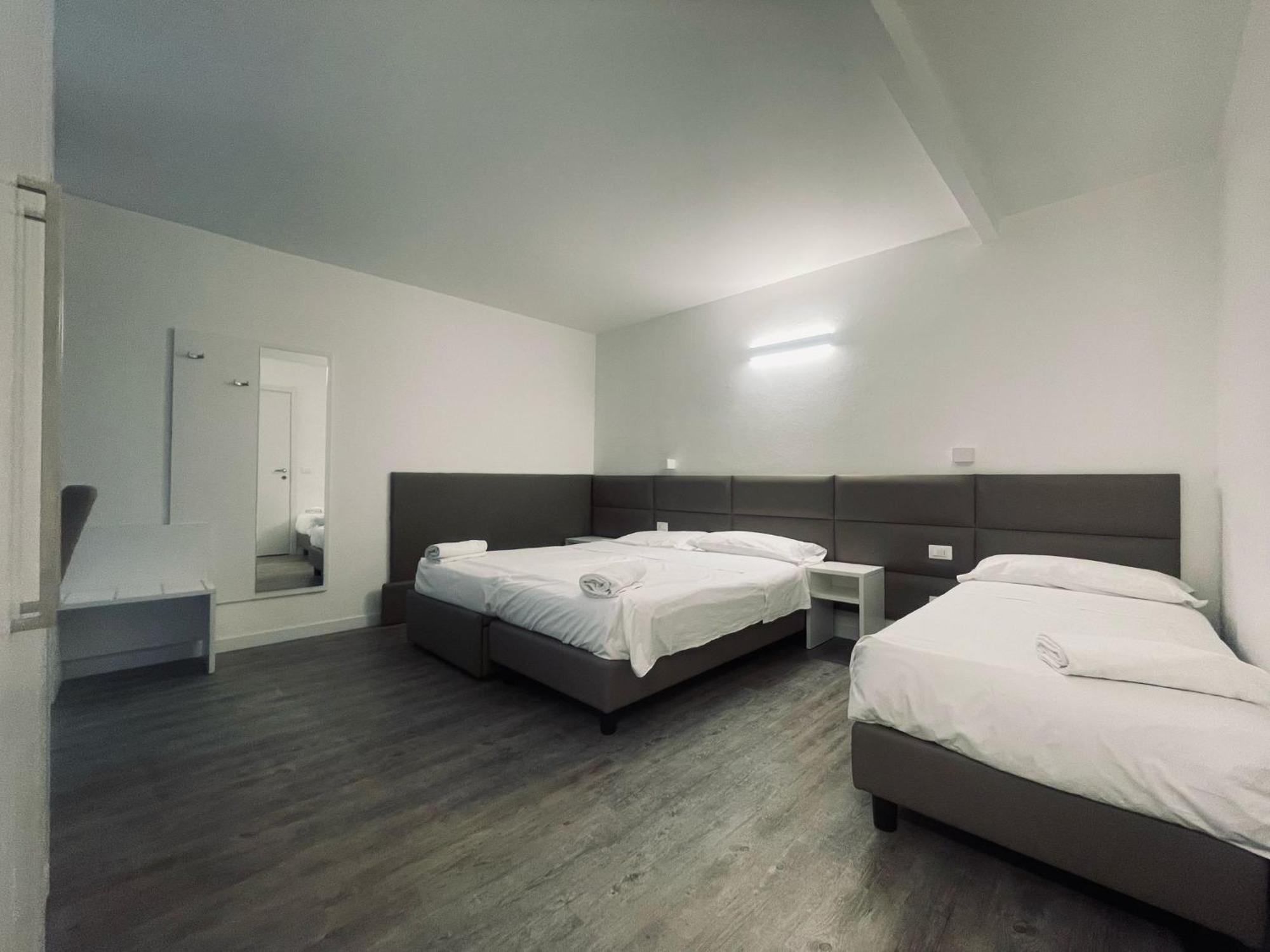 Hotel Holiday- Alla Finestrella Bologne Extérieur photo