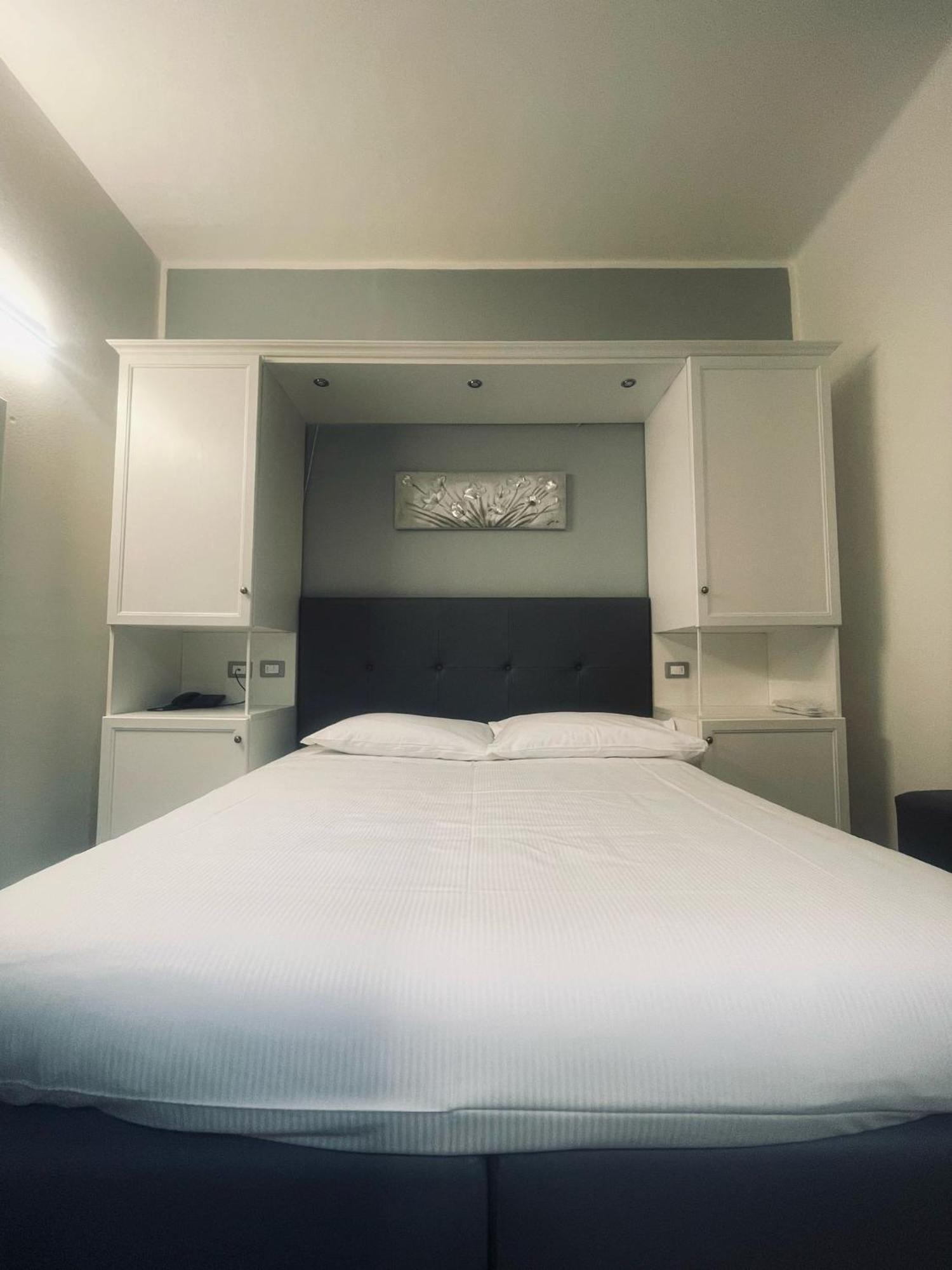 Hotel Holiday- Alla Finestrella Bologne Extérieur photo