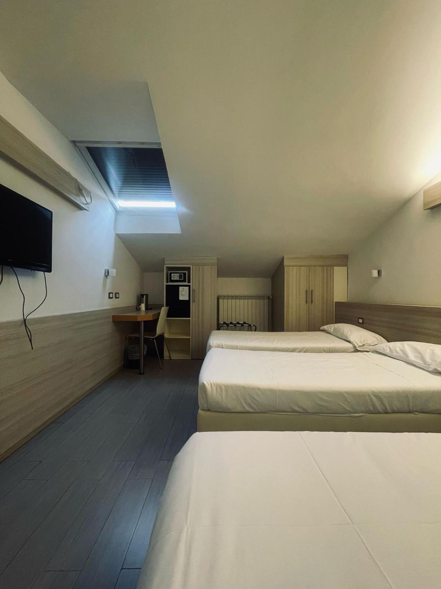 Hotel Holiday- Alla Finestrella Bologne Extérieur photo