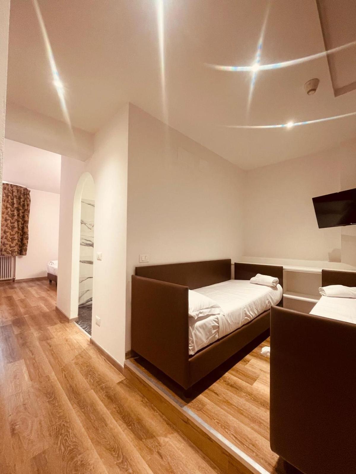 Hotel Holiday- Alla Finestrella Bologne Extérieur photo