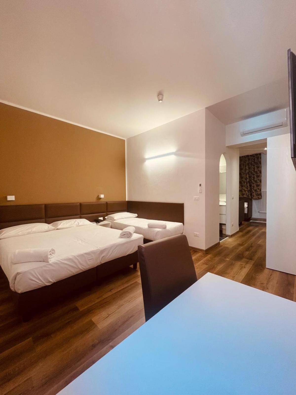 Hotel Holiday- Alla Finestrella Bologne Extérieur photo
