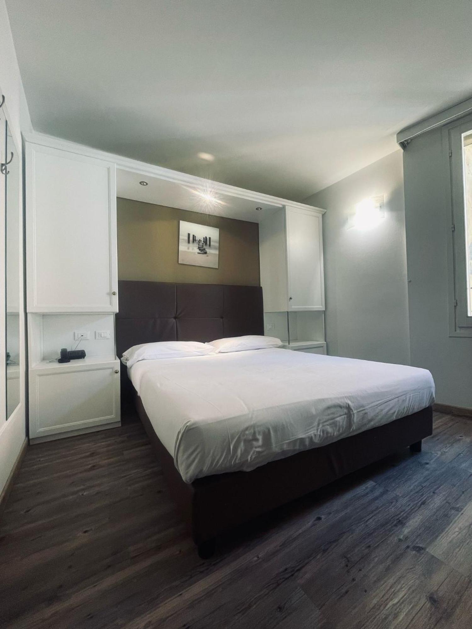 Hotel Holiday- Alla Finestrella Bologne Extérieur photo