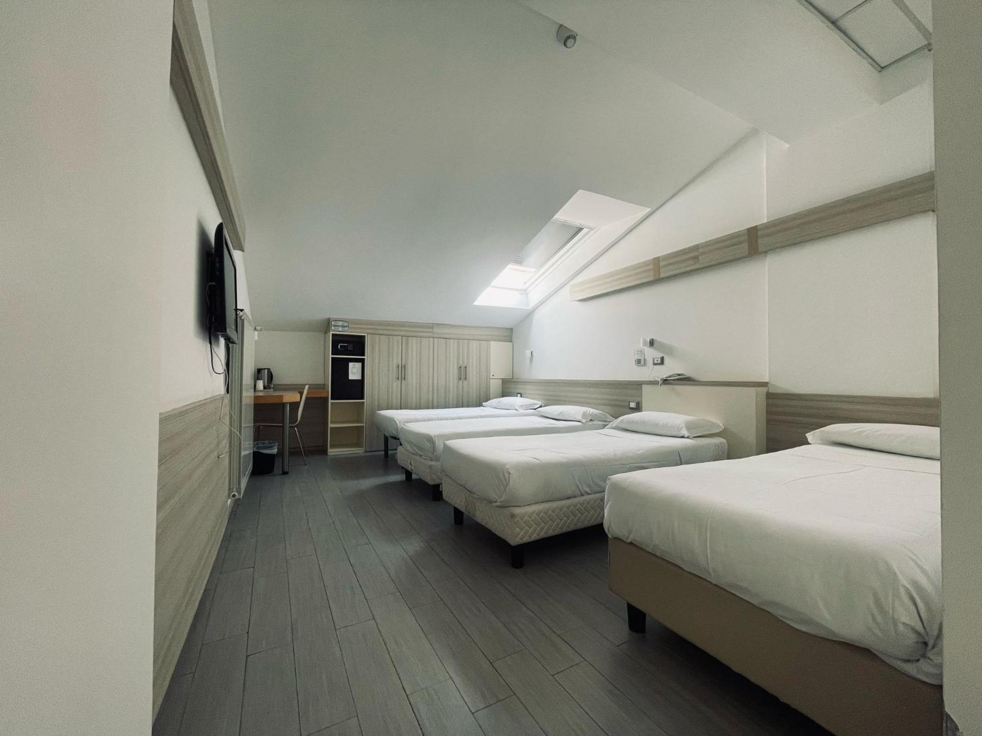 Hotel Holiday- Alla Finestrella Bologne Extérieur photo