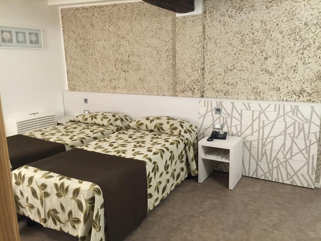 Hotel Holiday- Alla Finestrella Bologne Extérieur photo