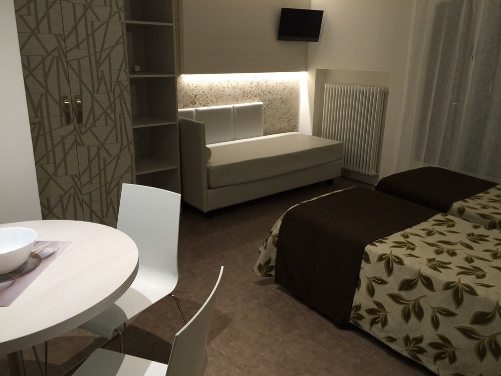 Hotel Holiday- Alla Finestrella Bologne Extérieur photo