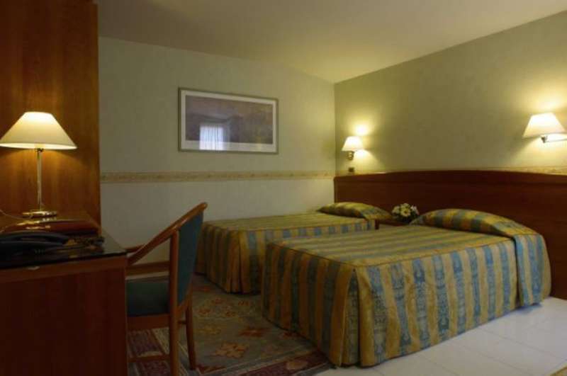 Hotel Holiday- Alla Finestrella Bologne Extérieur photo